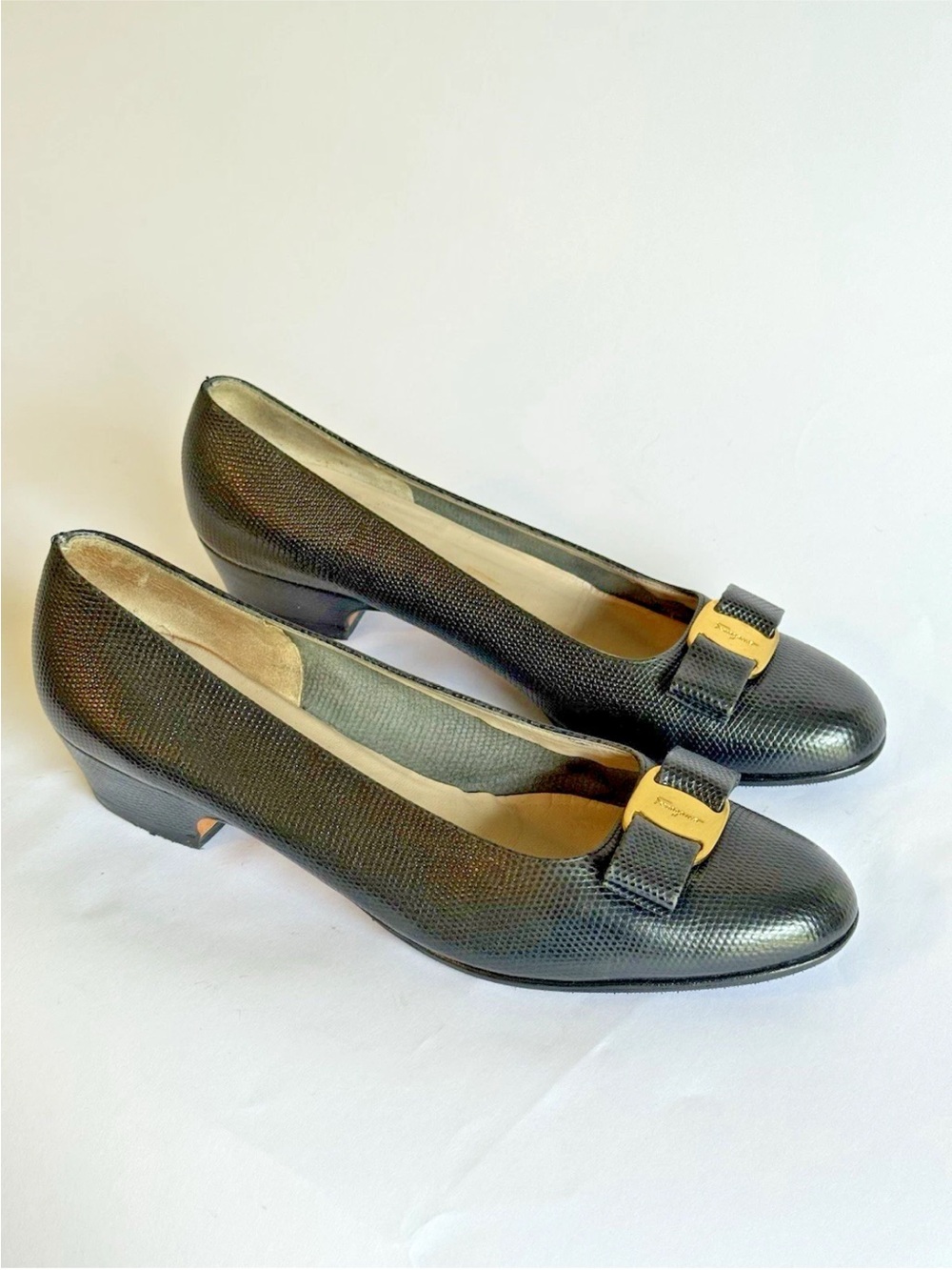 Salvatore Ferragamo Vara Lizard Embossed Black Leather Pumps Size 9.5